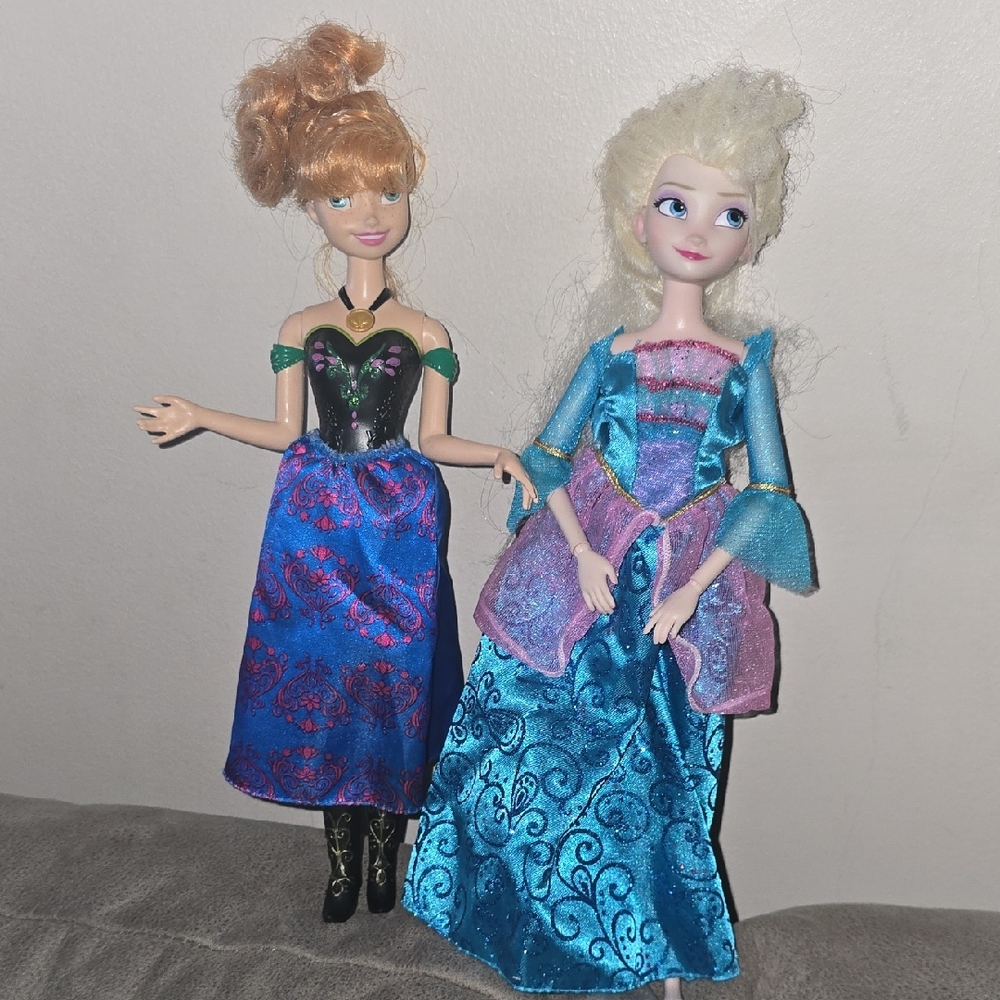 Disney Frozen Princess's Elsa And ANNA Doll Pair
